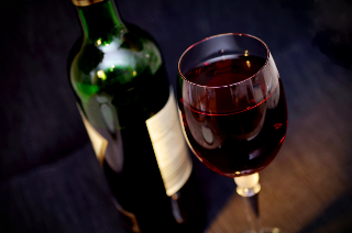 Ismea-Osservatorio Uiv, export del vino 2023 scende a 7,8 miliardi. Flessione anche per il Piemonte